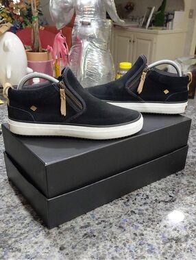"Sperry"  Women's Sz.7.5, Crest Lug Zone Suede Chukka Sneaker.  New Condition...
